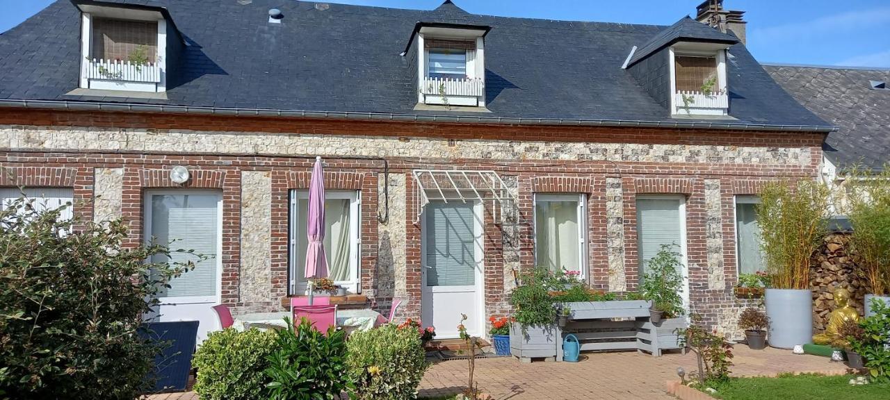 Le Jardin Des Poules Bed & Breakfast Thiétreville Eksteriør bilde