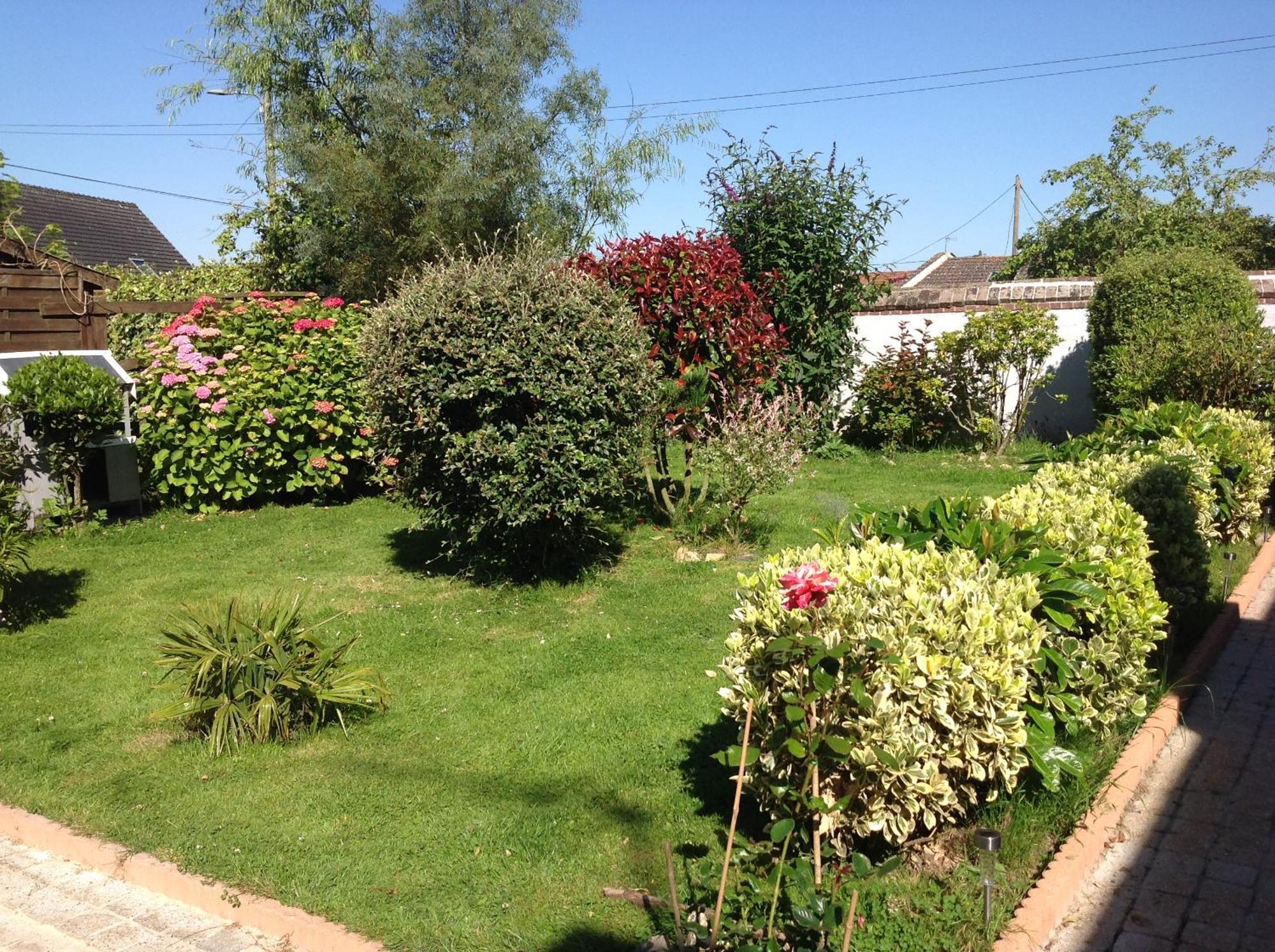 Le Jardin Des Poules Bed & Breakfast Thiétreville Eksteriør bilde